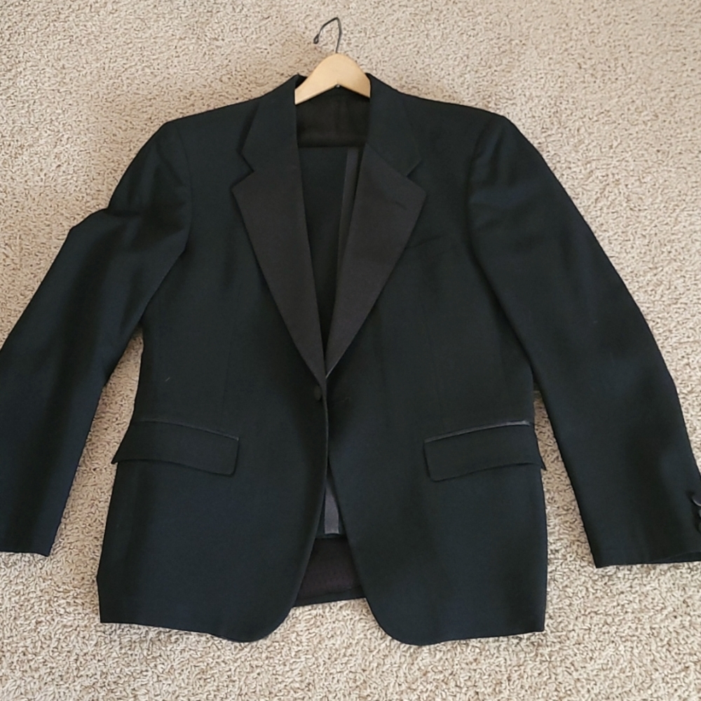 Bill Blass black Tuxedo, size 42R